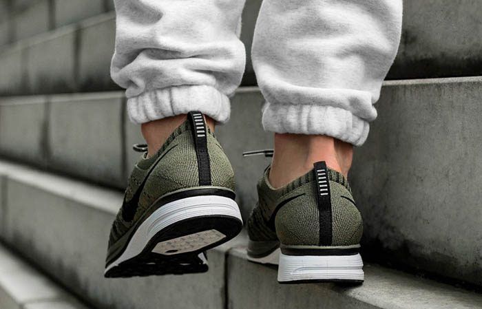 ナイキ フライニット トレーナー オリーブ 3枚目