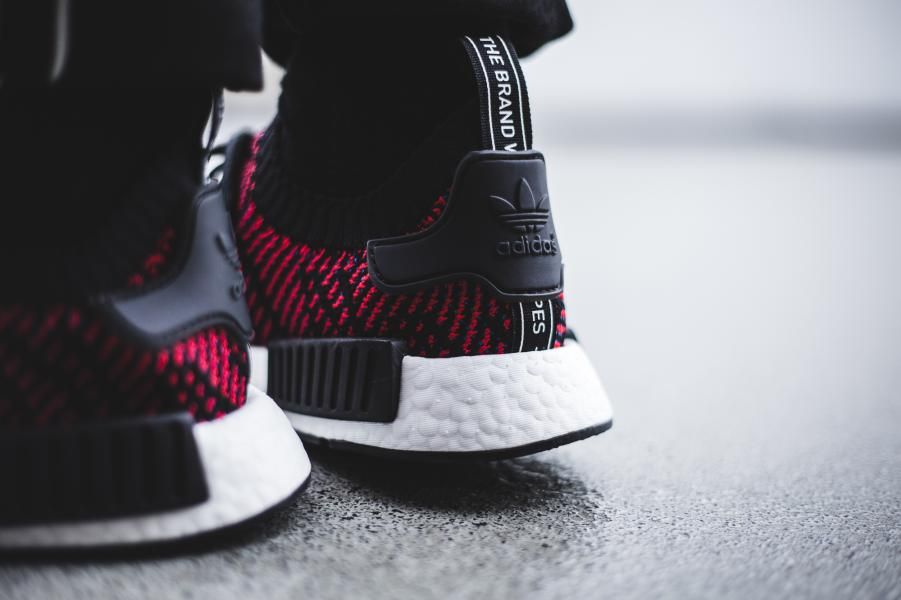 アディダス NMD_R1 STLT PK コアブラック/レッド 2枚目