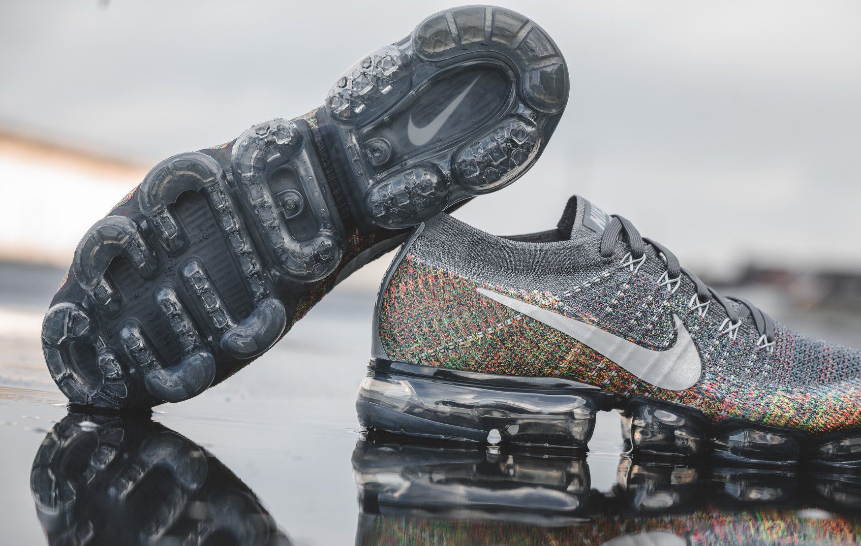 ナイキ エアヴェイパーマックス ダークグレー/ハイパーパンチ 4枚目