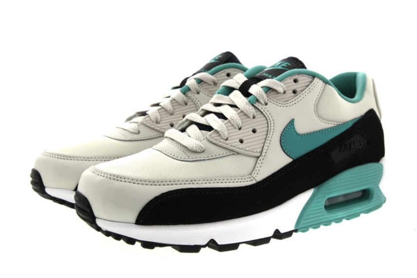 NIKE AIR MAX 90 ESSENTIAL