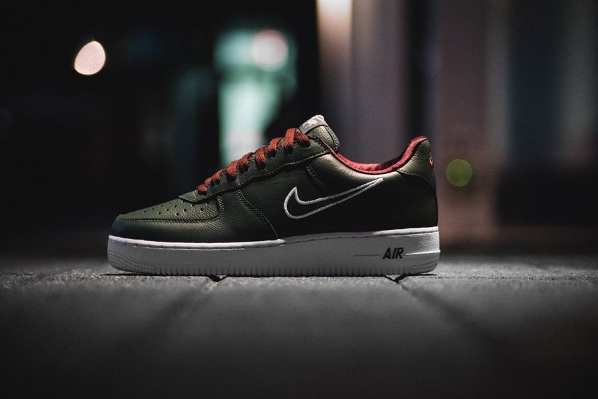 【スニダンで購入可】NIKE AIR FORCE 1 LOW RETRO HONG KONG
