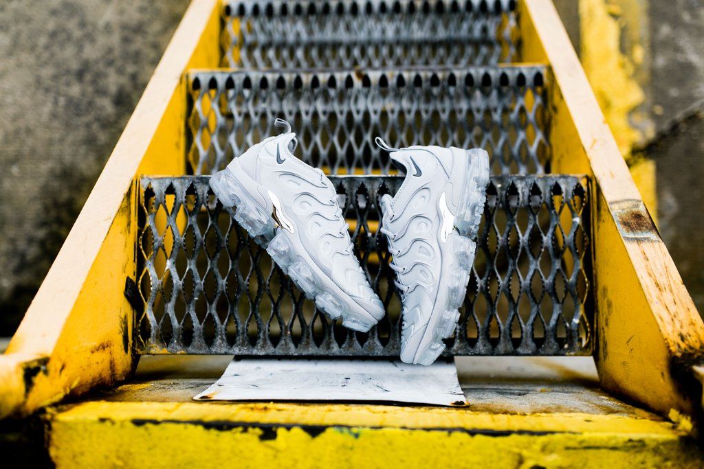 ナイキ エアヴェイパーマックスプラス ウルフグレー 2枚目