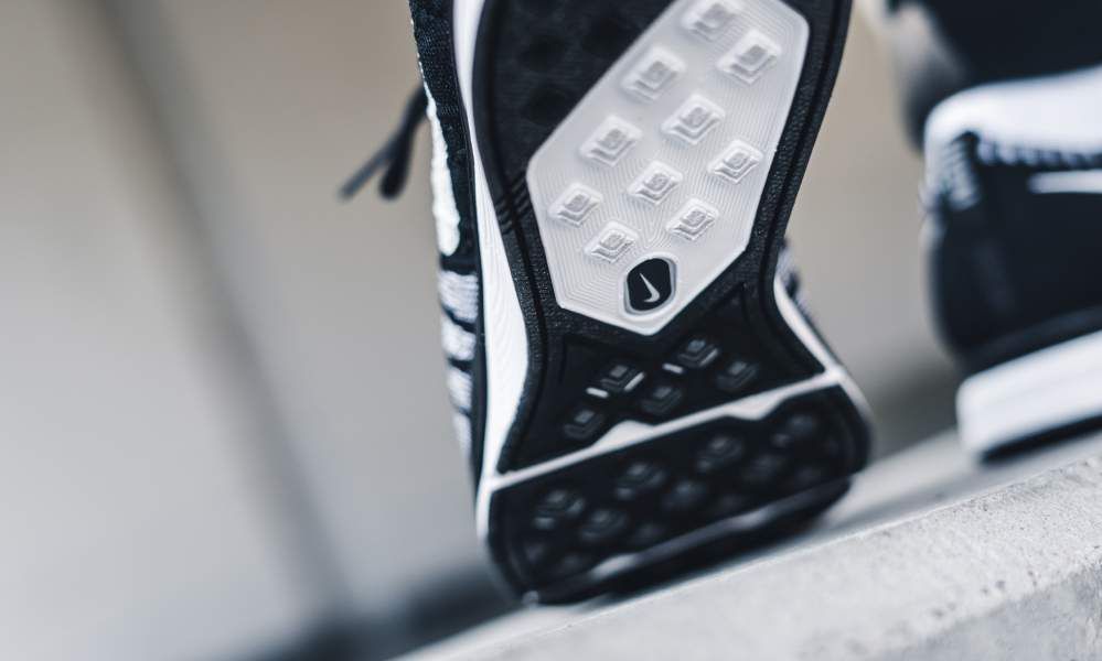 ナイキ フライニット トレーナー ブラック/ホワイト 3枚目