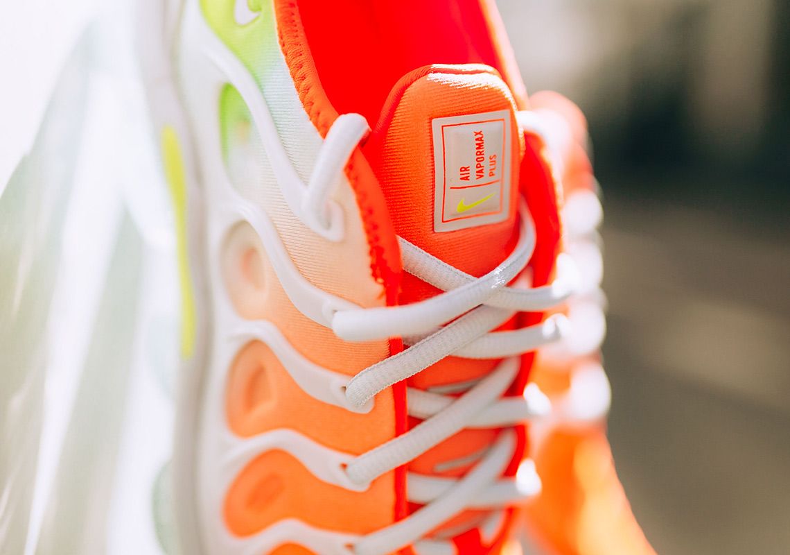 ナイキ エアヴェイパーマックスプラス リバースサンセット 3枚目