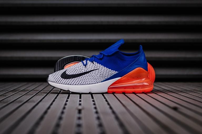 ナイキ エアマックス270 フライニット ホワイト/レーサーブルー 2枚目