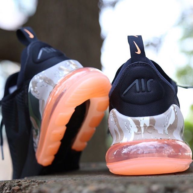 ナイキ エアマックス270 ブラック/サンセットティント/カーゴ 2枚目