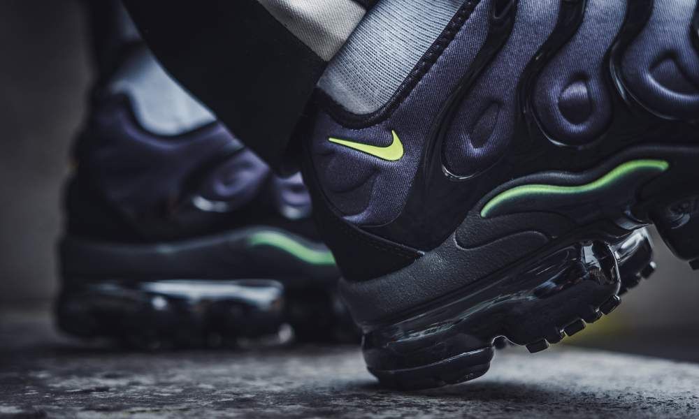 ナイキ エアヴェイパーマックスプラス ブラック/ボルト ホワイト 3枚目