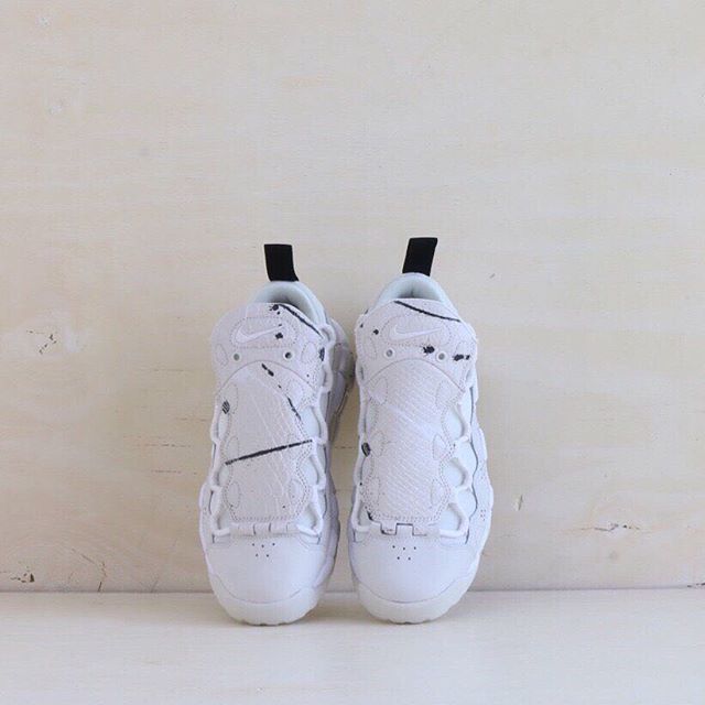 ナイキ エアモアマネー ファントム サミット ホワイト 2枚目