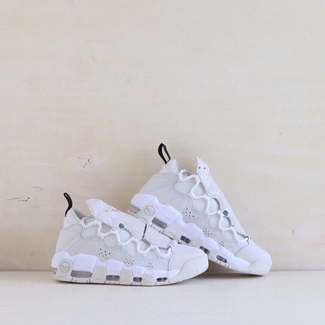 ナイキ エアモアマネー ファントム サミット ホワイト 3枚目