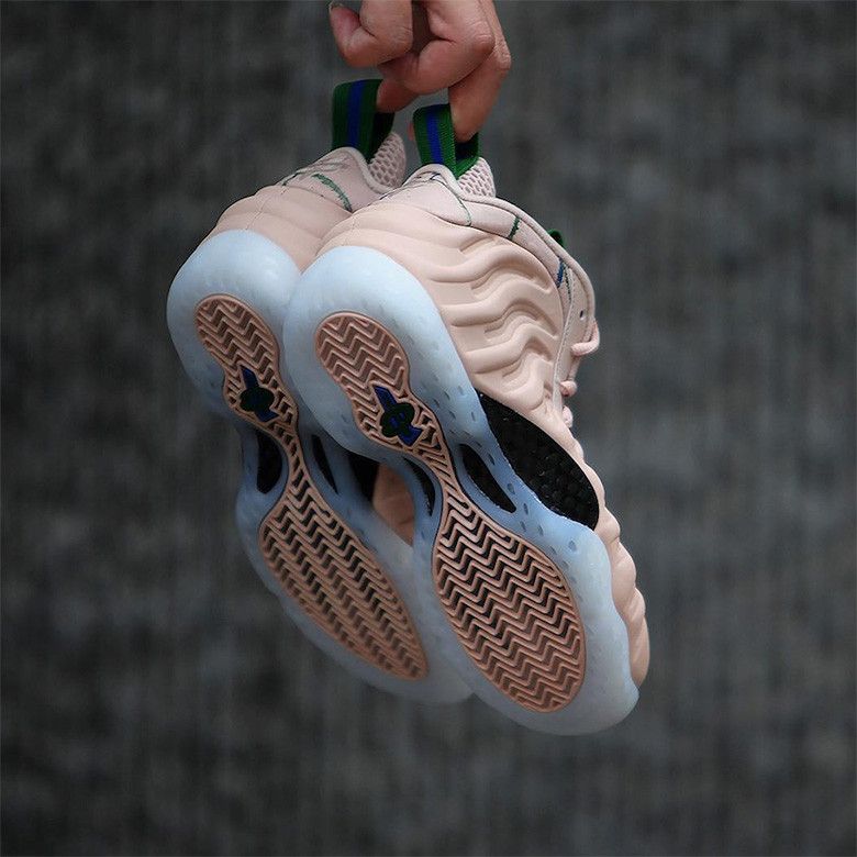 ナイキ エアフォームポジットワン パーティクル ベージュ 7枚目