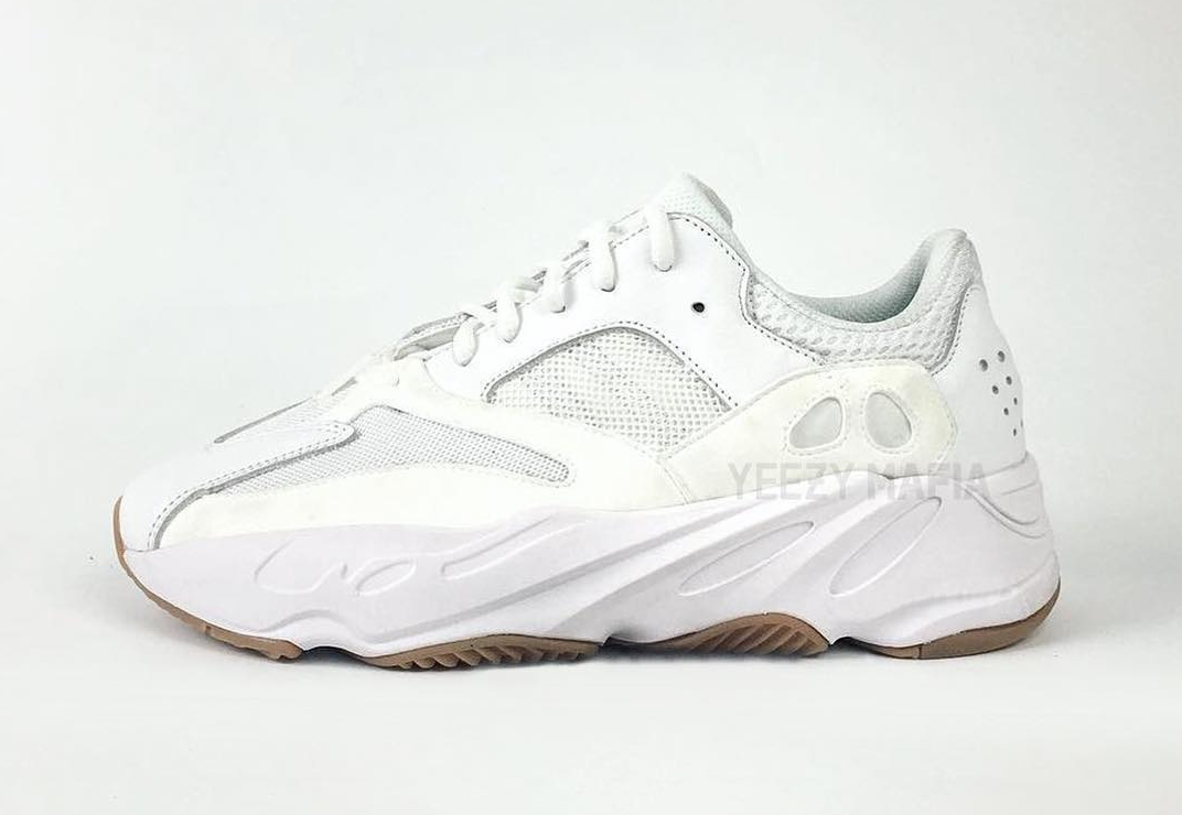 アディダス イージーブースト 700 ホワイトガム/トリプルブラック 5枚目