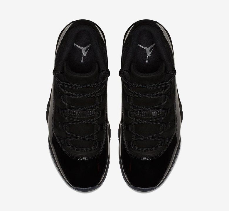 ナイキ エアジョーダン11 レトロ キャップ・アンド・ガウン 3枚目