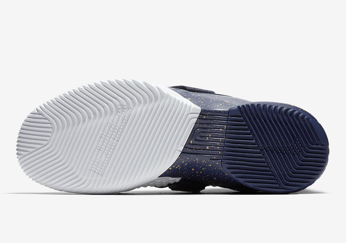 ナイキ レブロンソルジャー12 SFG ホワイト/ミッドナイトネイビー 6枚目