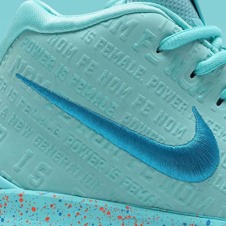 ナイキ カイリー4 パワー イズ フィーメイル 2枚目