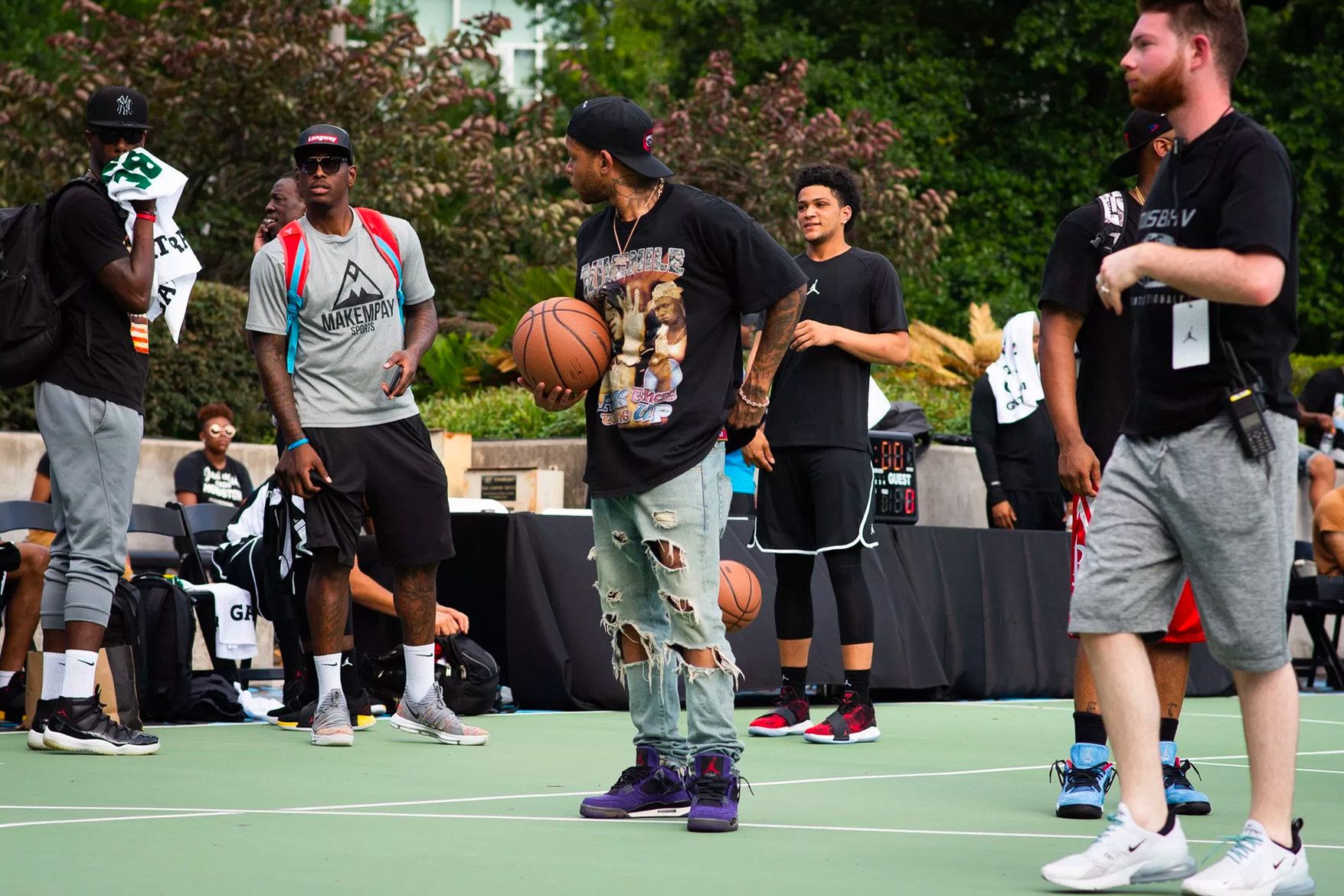 【リーク】TRAVIS SCOTT × NIKE AIR JORDAN 4 PURPLE 抽選/定価/販売店舗まとめ 4枚目