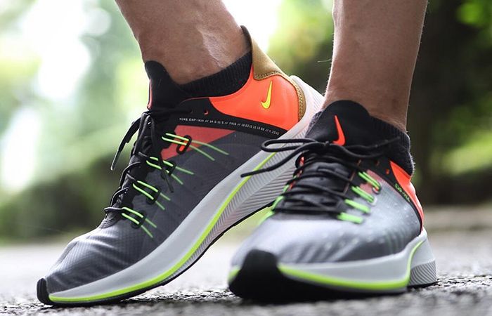 ナイキ EXP-X14 ブラック/ボルト トータル クリムゾン ダークグレー 2枚目