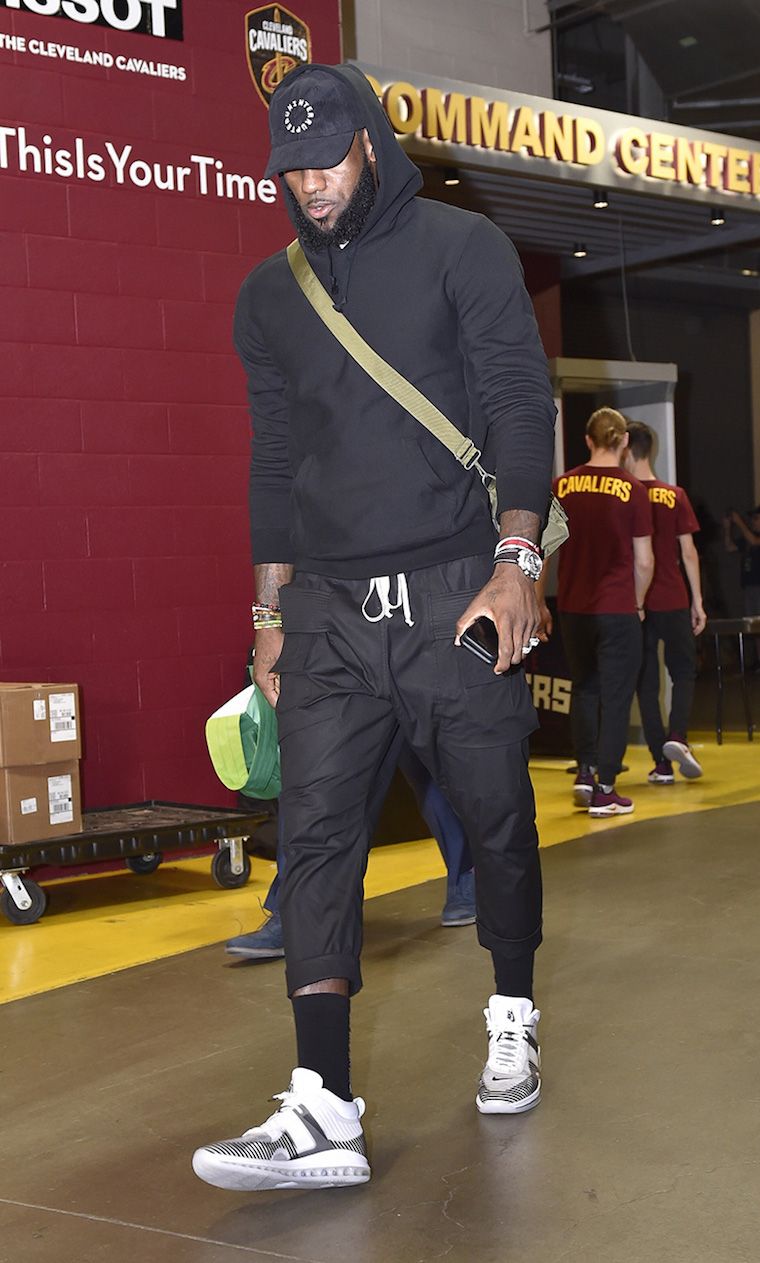 ジョン・エリオット×ナイキ レブロンアイコン  16枚目