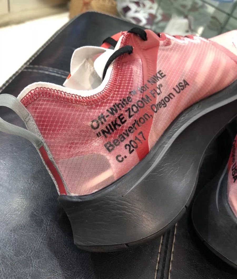 オフホワイト×ナイキ ズームフライ SP レッド 10枚目