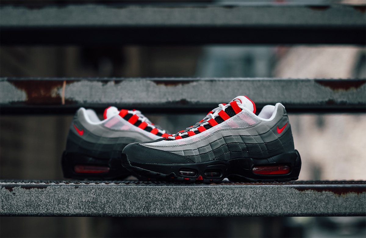 ナイキ エアマックス95 OG ホワイト/ソーラーレッド 3枚目