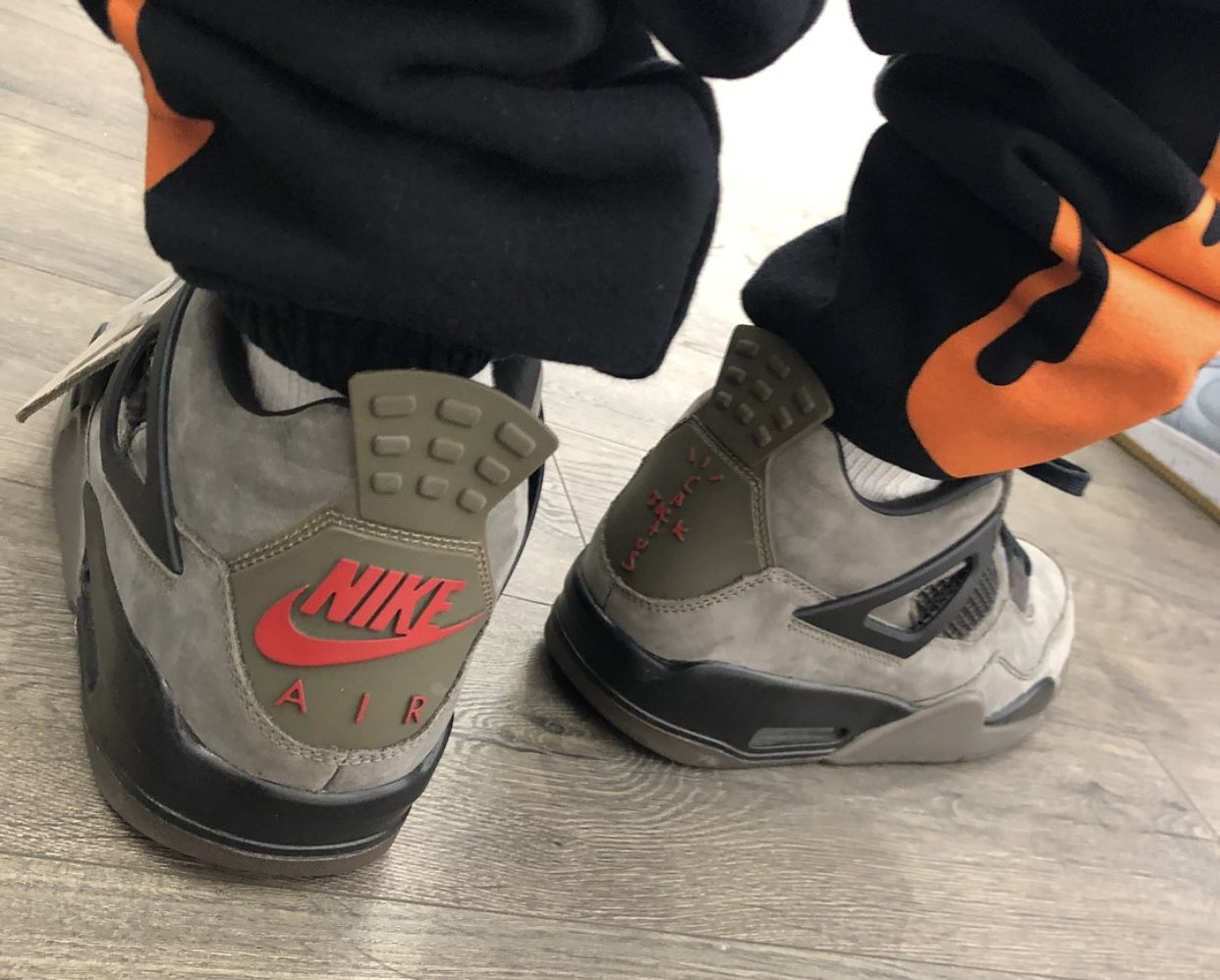 【リーク】TRAVIS SCOTT × NIKE AIR JORDAN 4 "OLIVE" 抽選/定価/販売店舗まとめ 9枚目