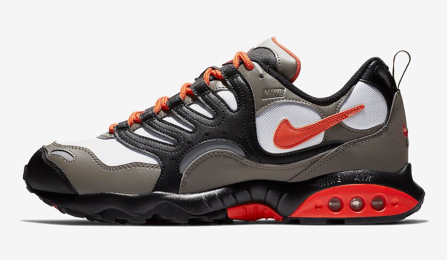 ナイキ エアテラフマラ ブラック/オレンジ 2枚目