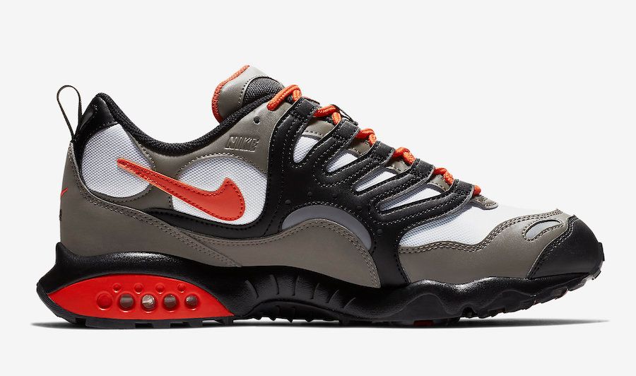 ナイキ エアテラフマラ ブラック/オレンジ 3枚目