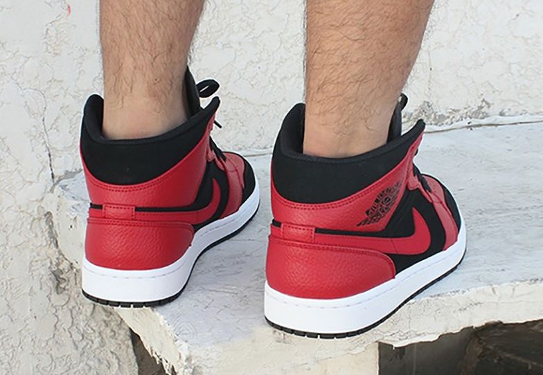 ナイキ エアジョーダン1 ミッド “レッド/ブラック” 2枚目