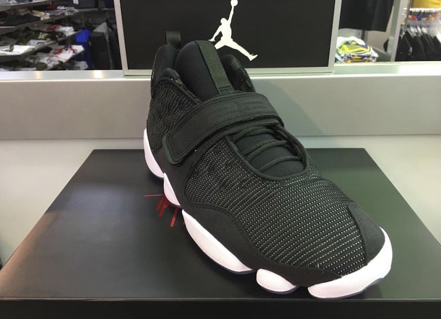 ナイキ エアジョーダン ブラックキャット スペース ジャム 3枚目