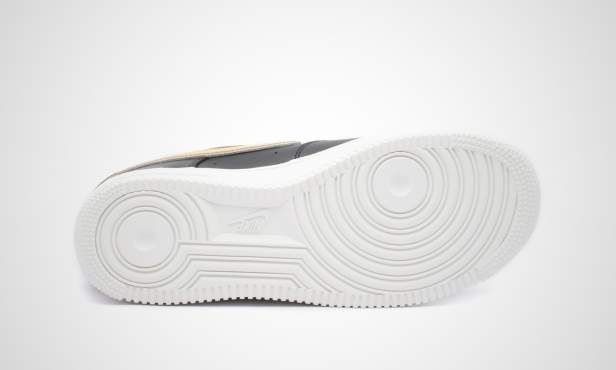 【スニダンで購入可】NIKE WMNS AIR FORCE 1 '07 "METALLIC SWOOSH PACK" 16枚目