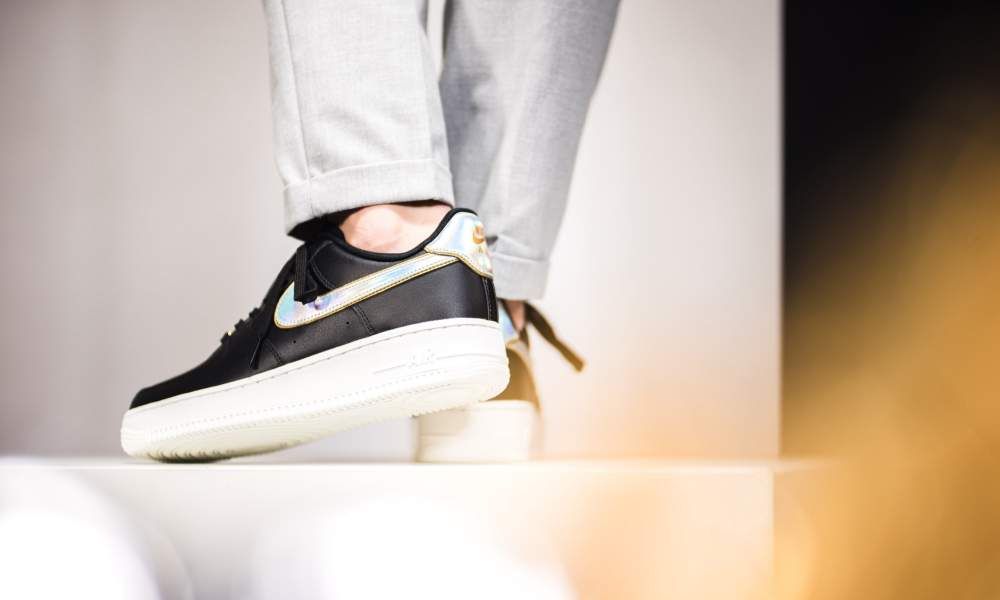 【スニダンで購入可】NIKE WMNS AIR FORCE 1 '07 "METALLIC SWOOSH PACK" 6枚目