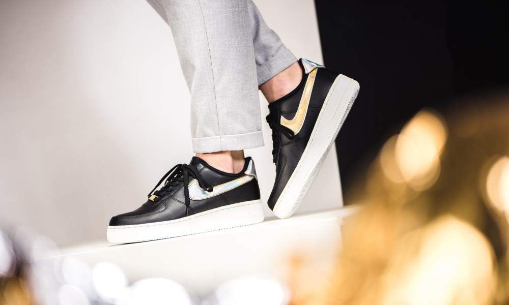 【スニダンで購入可】NIKE WMNS AIR FORCE 1 '07 "METALLIC SWOOSH PACK" 4枚目