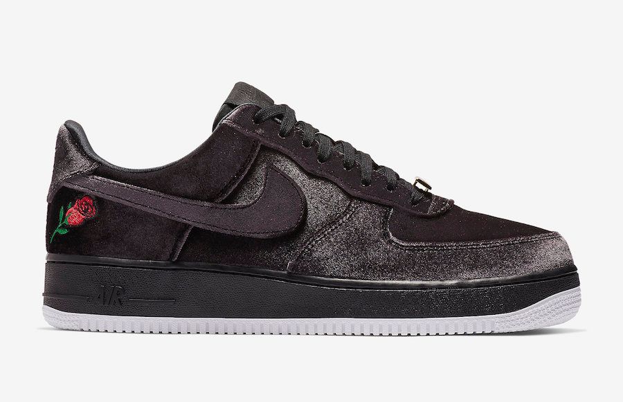 【スニダンで購入可】NIKE AIR FORCE 1 SATIN 2枚目