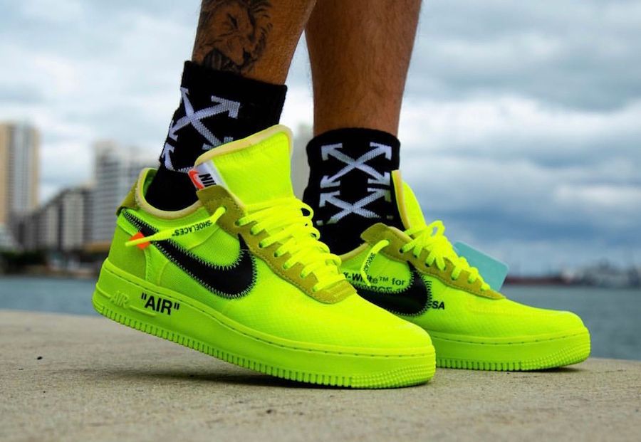 【スニダンで購入可】OFF-WHITE × NIKE AIR FORCE 1 VOLT 3枚目