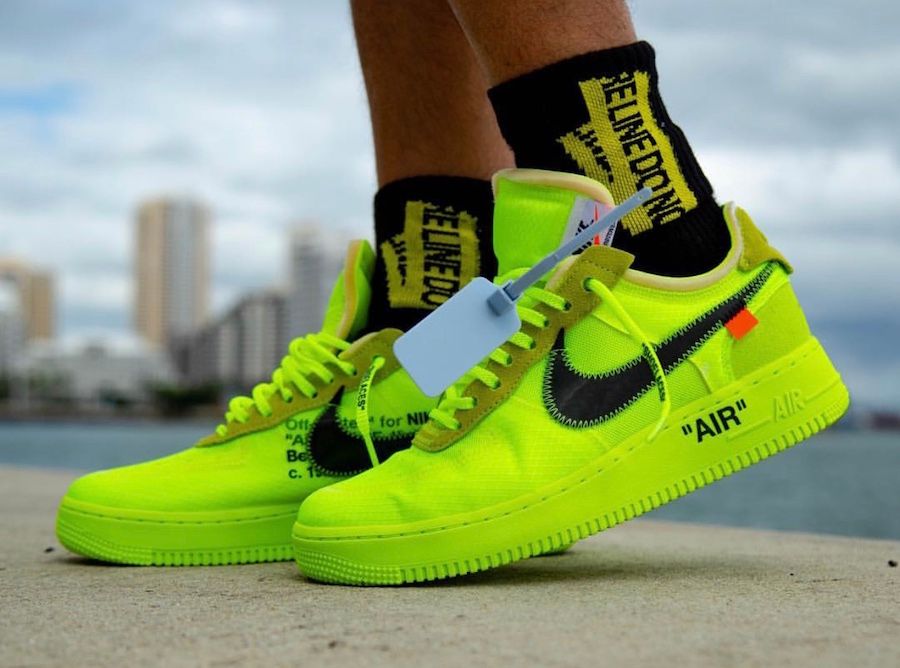 【スニダンで購入可】OFF-WHITE × NIKE AIR FORCE 1 VOLT 4枚目