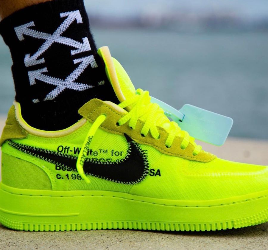 【スニダンで購入可】OFF-WHITE × NIKE AIR FORCE 1 VOLT 6枚目