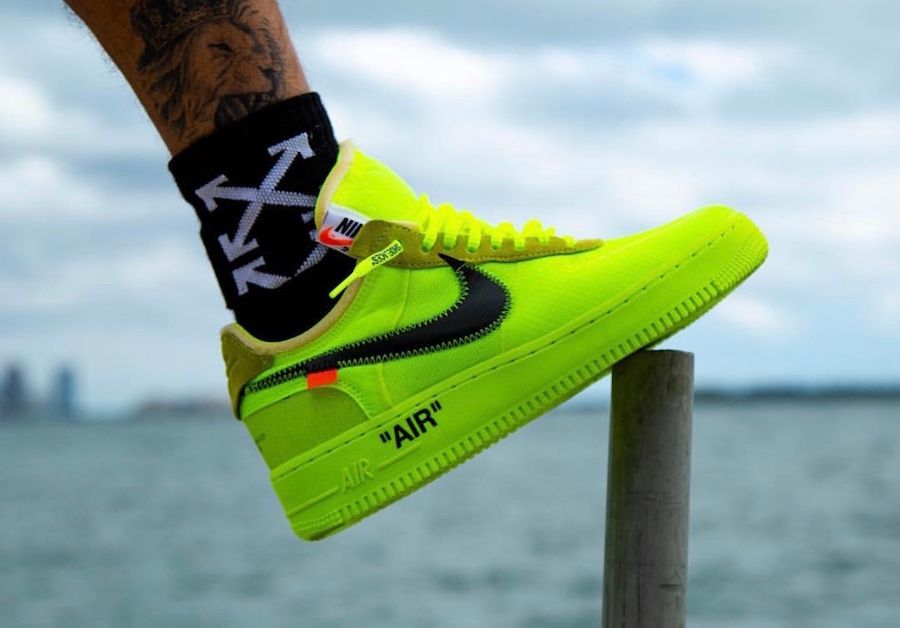 【スニダンで購入可】OFF-WHITE × NIKE AIR FORCE 1 VOLT 5枚目