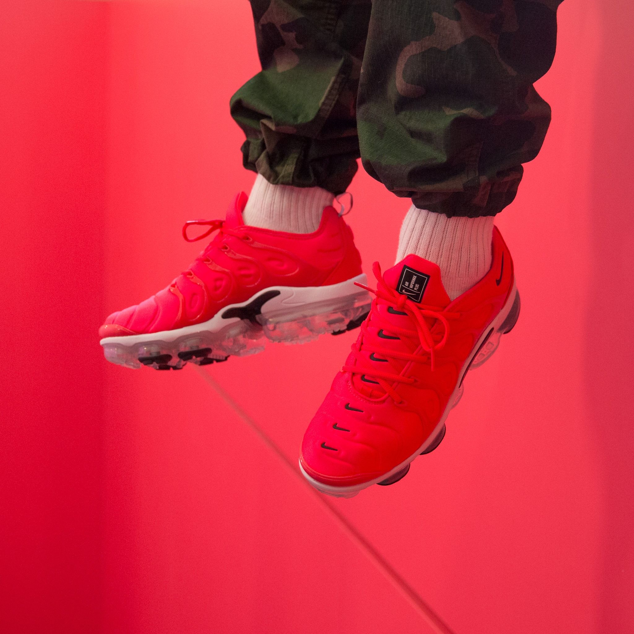 ナイキ エアヴェイパーマックスプラス 全2色 2枚目