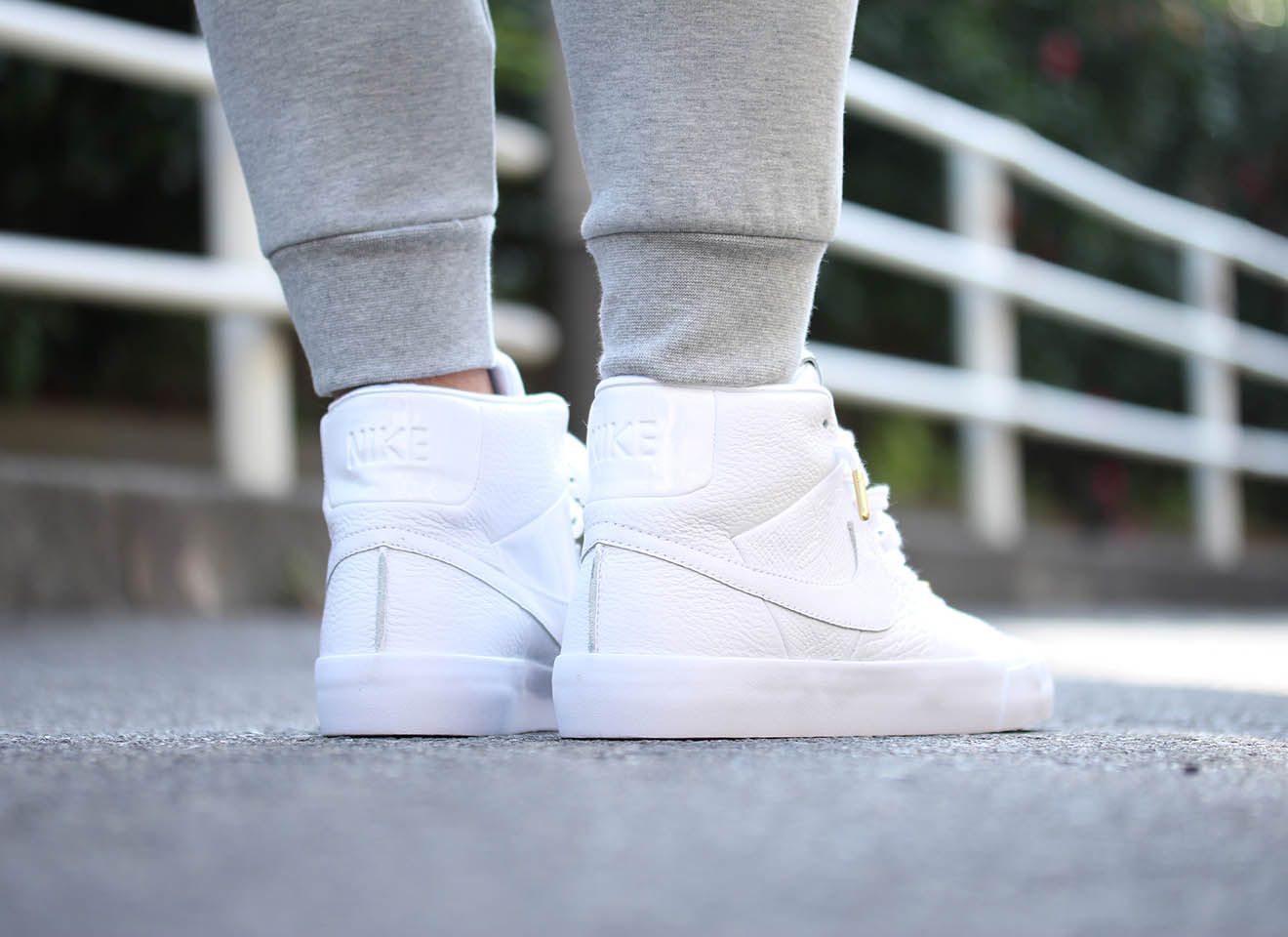 ナイキ ブレーザー ロイヤル QS "トリプルホワイト" 2枚目