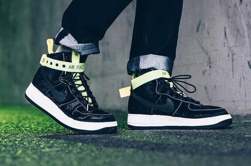 【スニダンで購入可】MAGIC STICK × NIKE AIR FORCE 1 HIGH "’07 VIP BLACK"