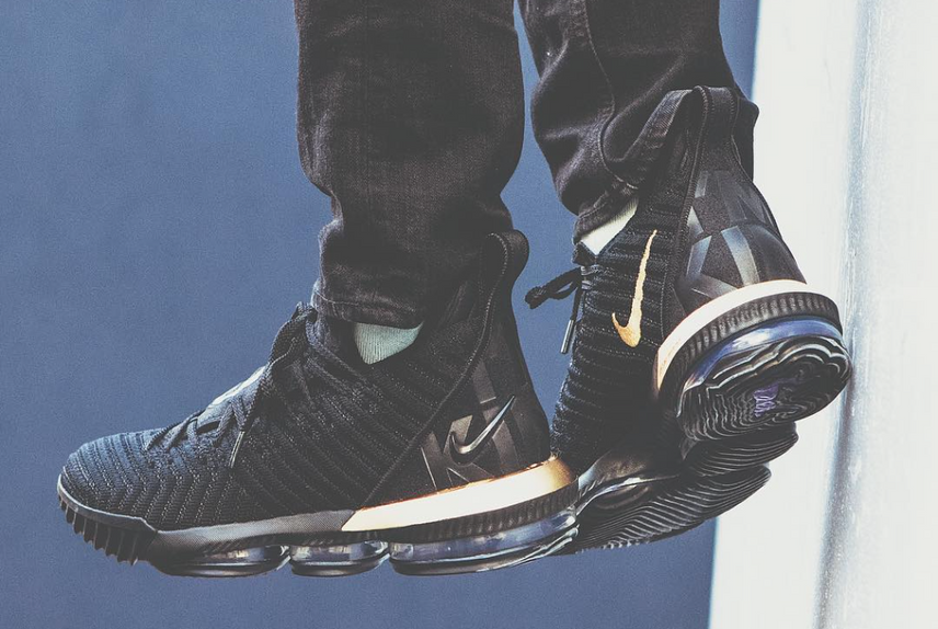 ナイキレブロン16 ナイキレブロン16