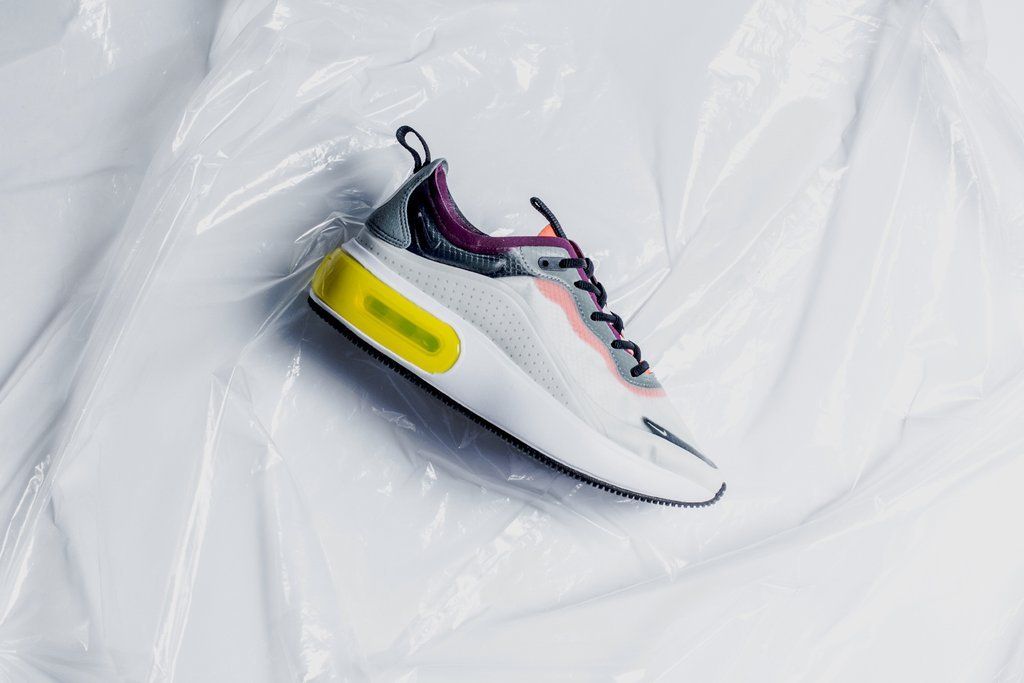 ナイキ エアマックス ディア SEパック 3枚目