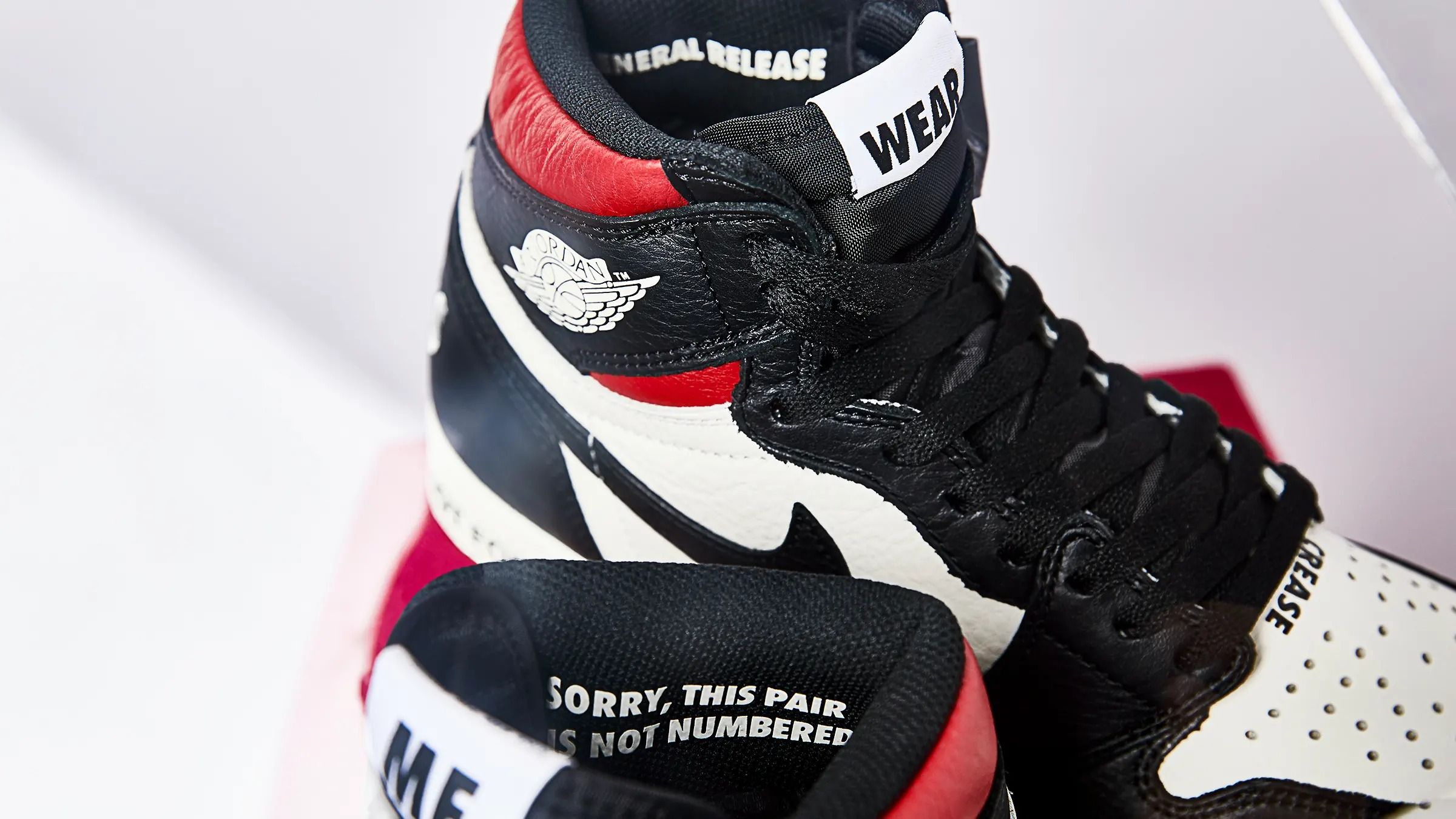 ナイキ エアジョーダン1 レトロ ハイ OG NRG NO L’S バーシティレッド 6枚目