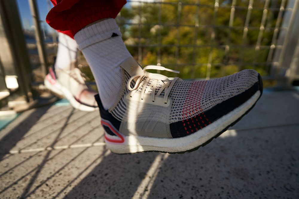 アディダス ウルトラブースト19 レイザーレッド 2枚目