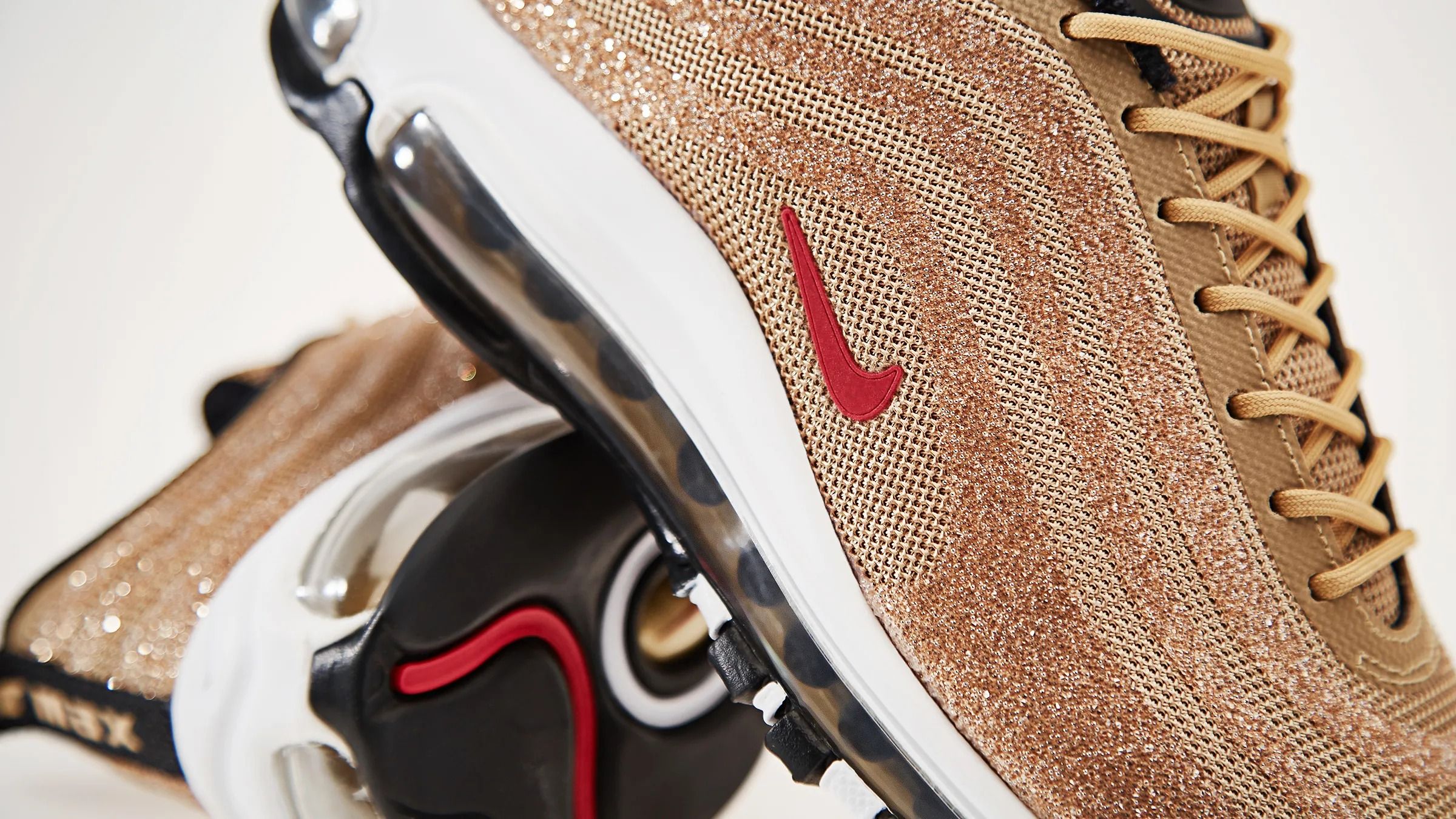 ナイキ エアマックス97 LX スワロフスキー "メタリック ゴールド" 5枚目