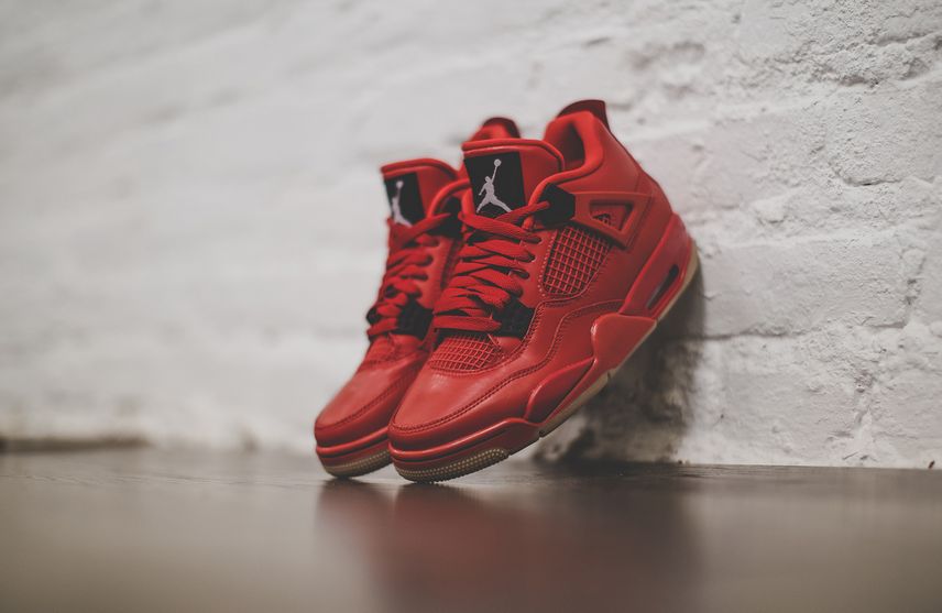 Nike WMNS Air Jordan 4 Retro