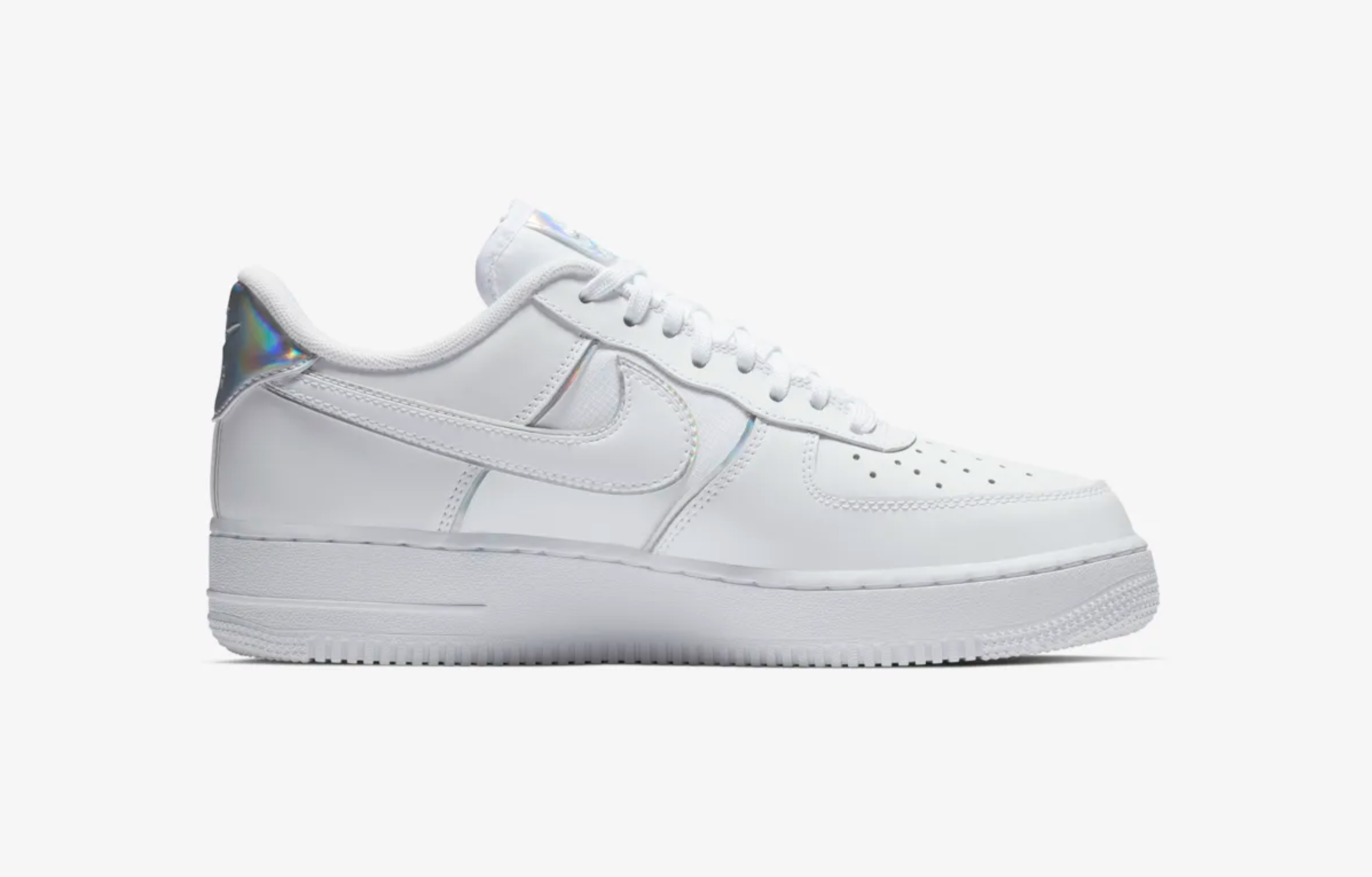 【スニダンで購入可】NIKE AIR FORCE 1 07 LV8 "TRIPLE WHITE" 3枚目
