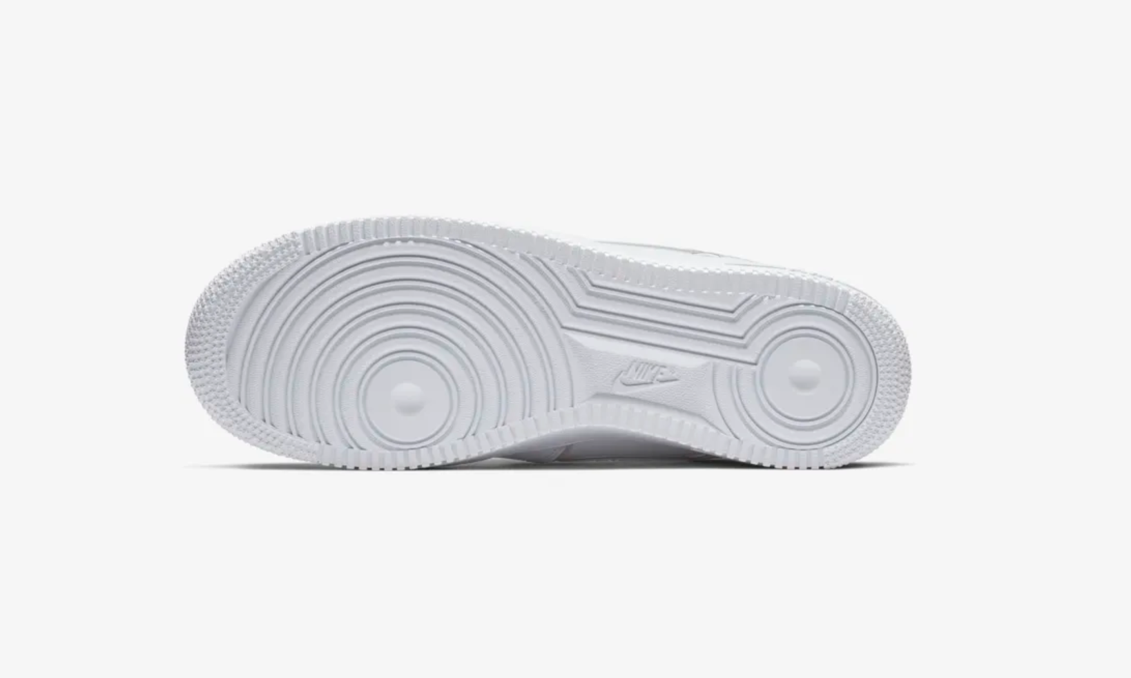 【スニダンで購入可】NIKE AIR FORCE 1 07 LV8 "TRIPLE WHITE" 6枚目