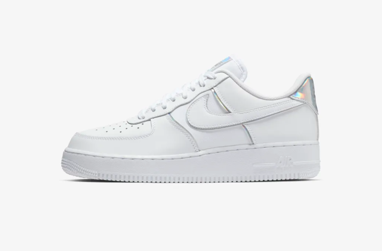 【スニダンで購入可】NIKE AIR FORCE 1 07 LV8 "TRIPLE WHITE" 2枚目