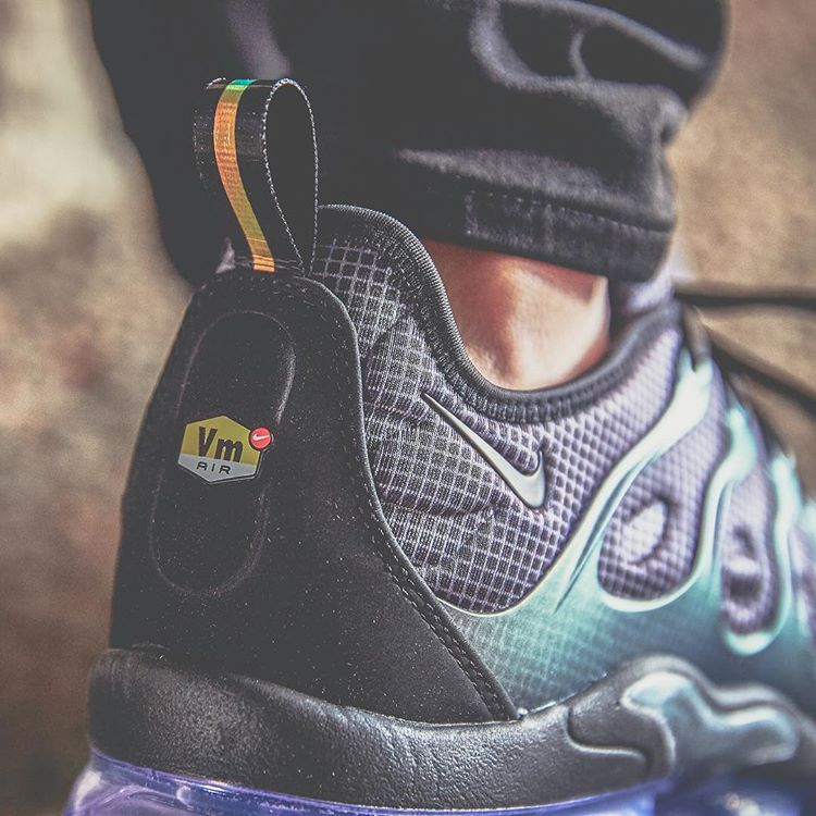 ナイキ エアヴェイパーマックスプラス "メガトロン" 3枚目