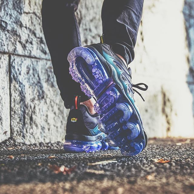 ナイキ エアヴェイパーマックスプラス "メガトロン" 2枚目